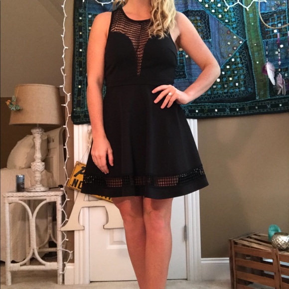 Love Point Black Dress - Picture 4 of 4